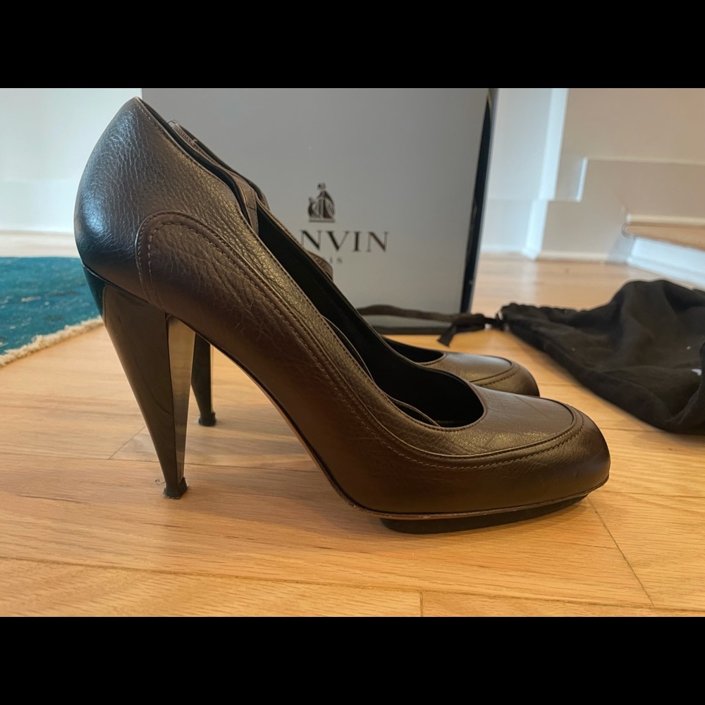 Vintage Hiver 2007 dark brown leather Lanvin Mary Jane heels - barely worn